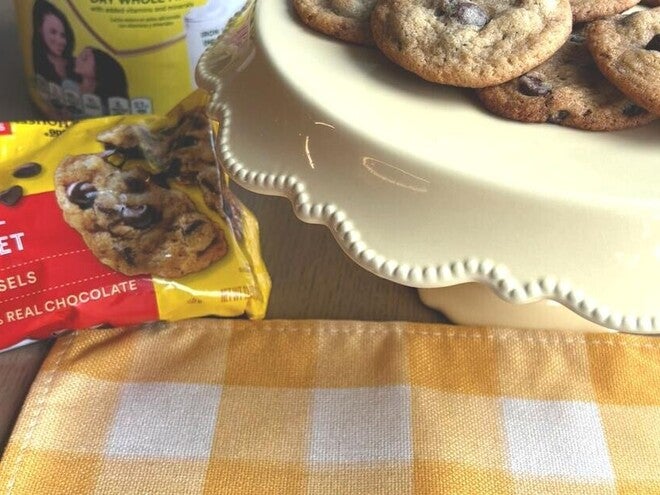 NIDO x Nestle Toll House Chocolate Chip Cookies