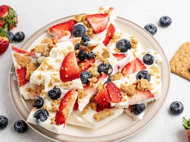 Frozen Greek Yogurt Bark with NIDO® Kinder® 1+